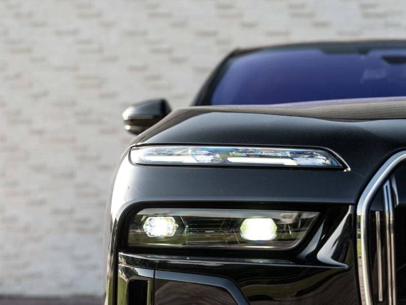 2023 BMW 760i xDRIVE M SPORT thumbnail 7