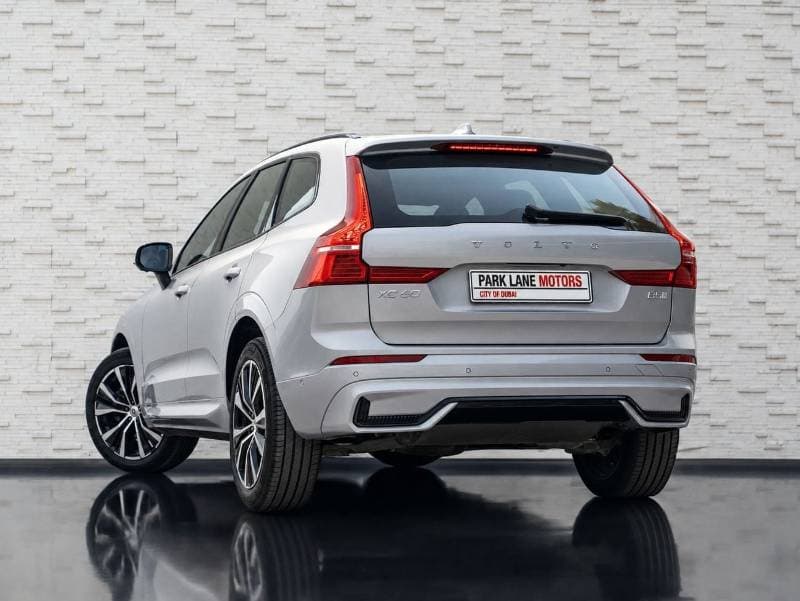 2024 Volvo XC60 ULTIMATE DARK thumbnail 3