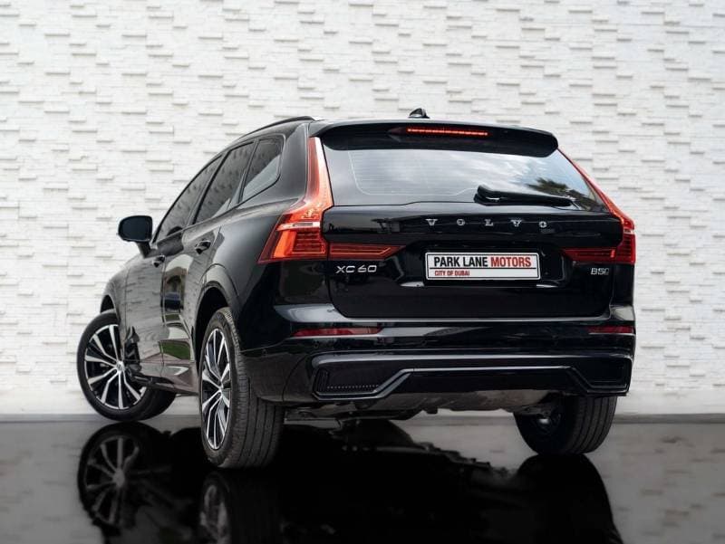 2024 Volvo XC60 ULTIMATE DARK thumbnail 3