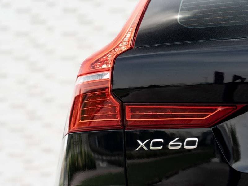 2024 Volvo XC60 ULTIMATE DARK thumbnail 6