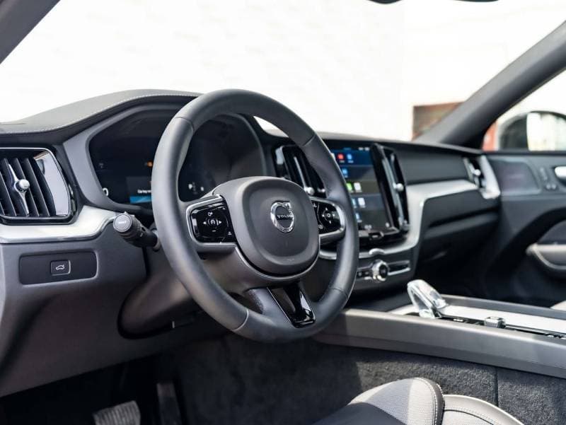 2024 Volvo XC60 ULTIMATE DARK thumbnail 8