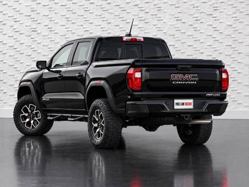 2024 GMC Canyon AT4X thumbnail 3