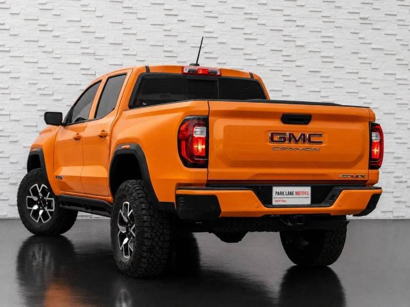 2025 GMC Canyon AT4X thumbnail 3