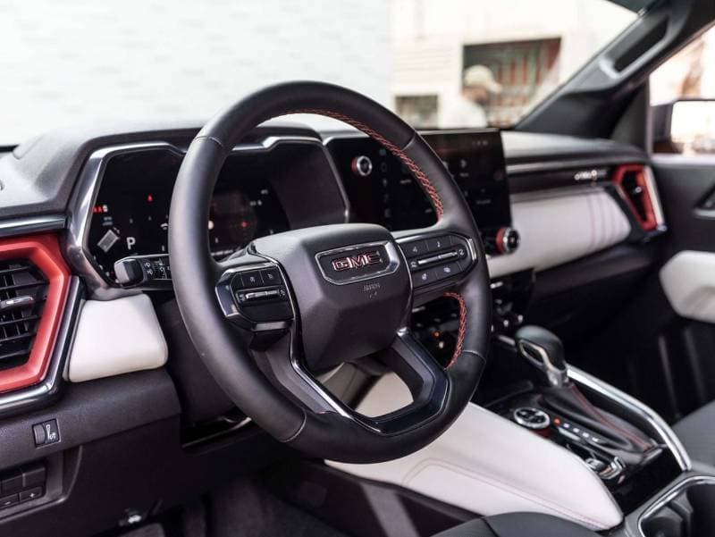 2025 GMC Canyon AT4X thumbnail 8