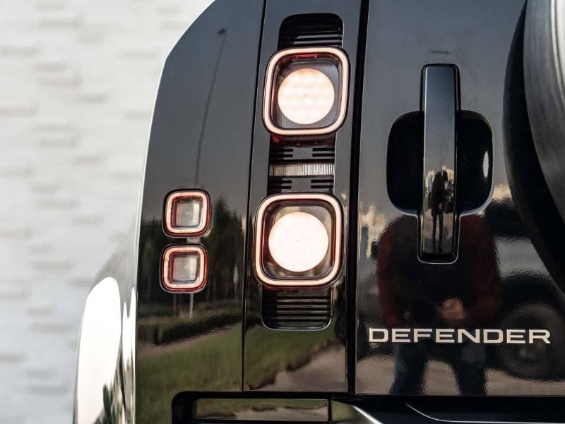 2021 Land Rover Defender P400 thumbnail 6