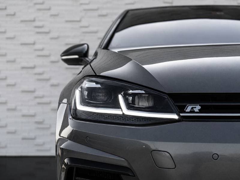 2019 Volkswagen Golf R SPORT thumbnail 4