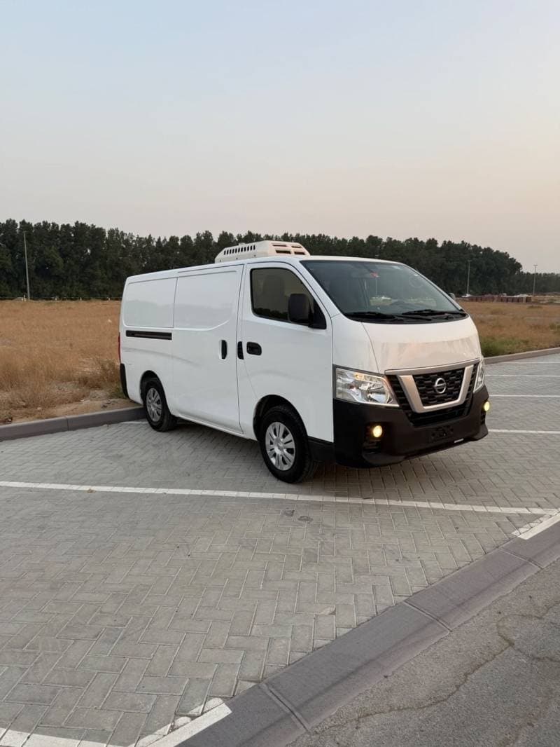 2021 Nissan Urvan STANDARD thumbnail 3