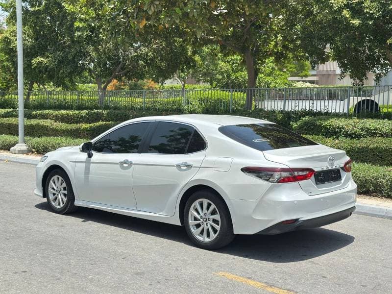 2024 Toyota Camry GLE thumbnail 5
