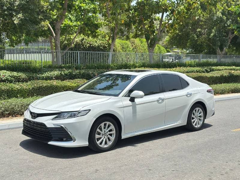 2024 Toyota Camry GLE thumbnail 3