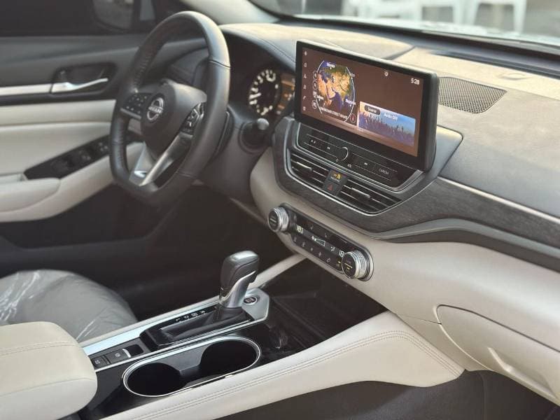 2024 Nissan Altima SL thumbnail 7