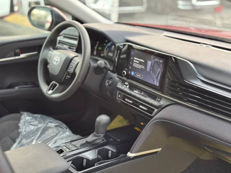 2025 Toyota Camry LE HEV thumbnail 8