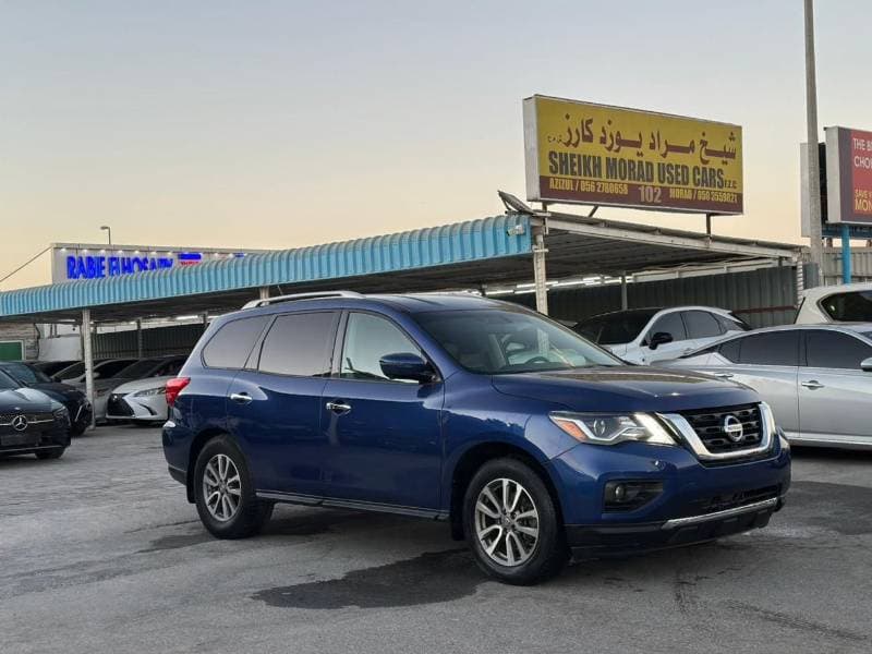 2017 Nissan Pathfinder SL thumbnail 4
