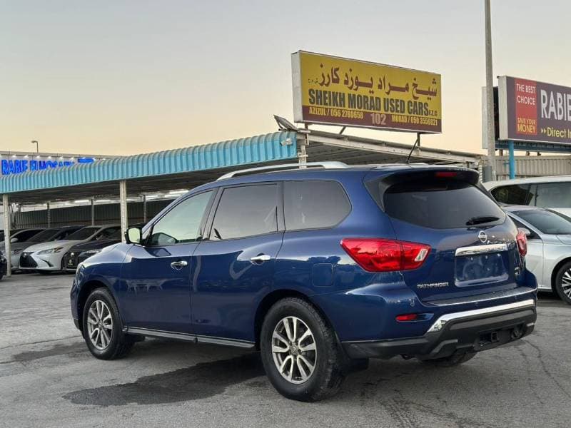 2017 Nissan Pathfinder SL thumbnail 5