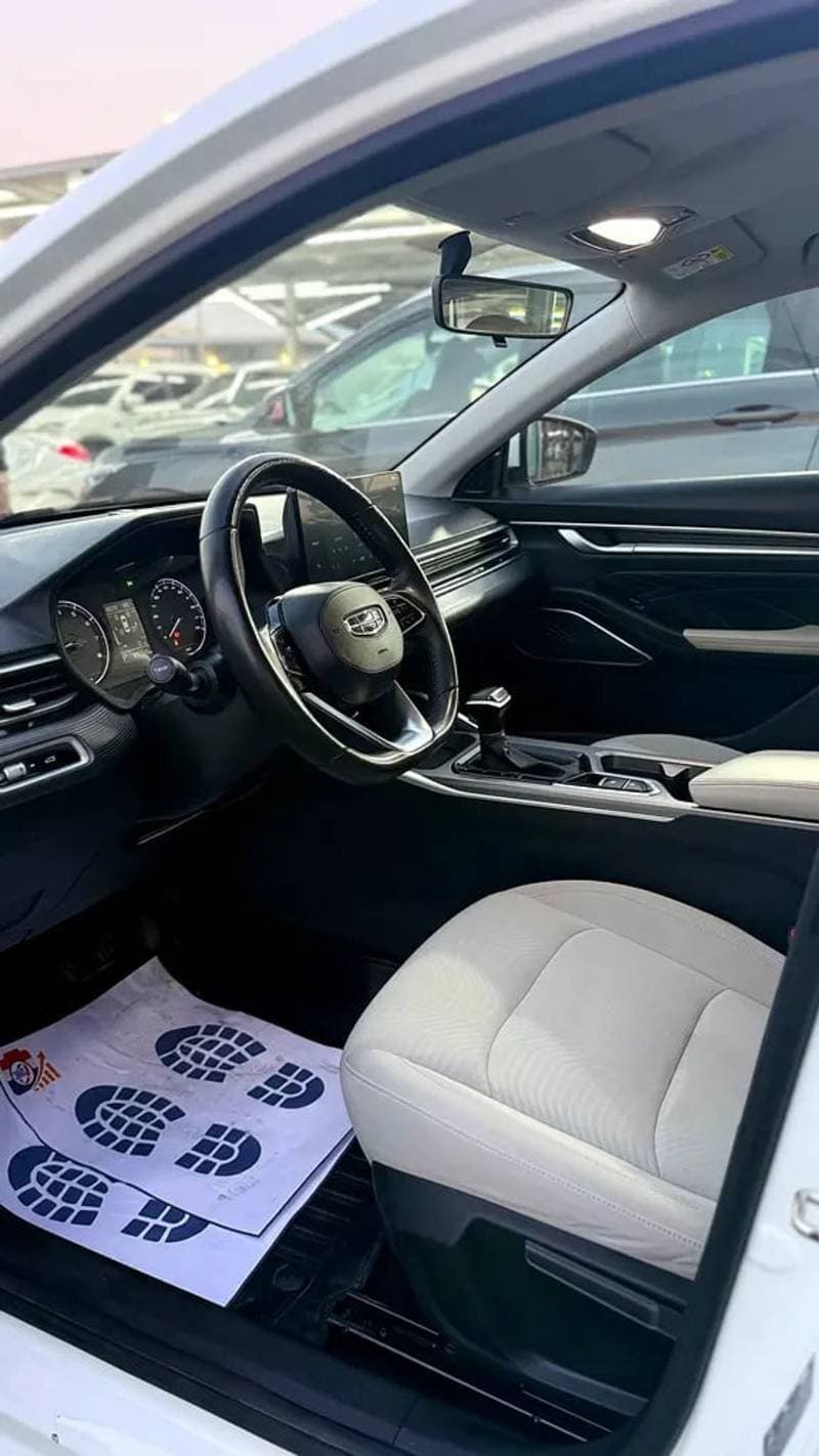2024 Geely Emgrand GS thumbnail 8