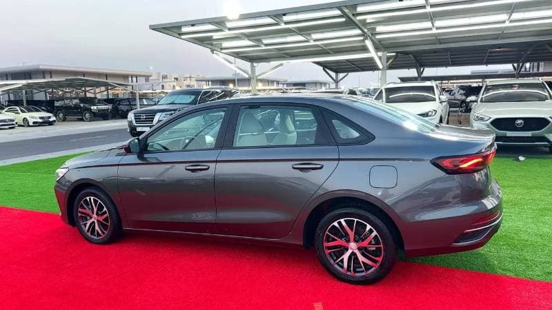 2025 Geely Emgrand GS thumbnail 2