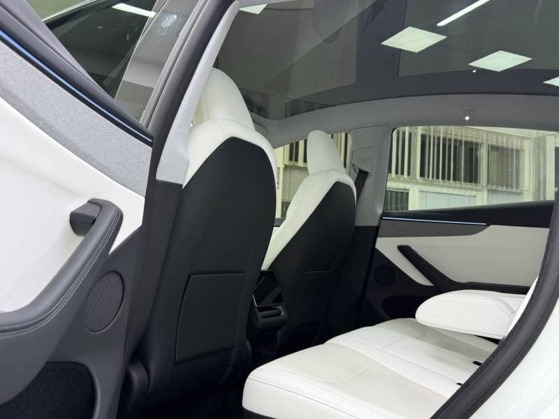 2025 Tesla Model Y LONG RANGE thumbnail 7