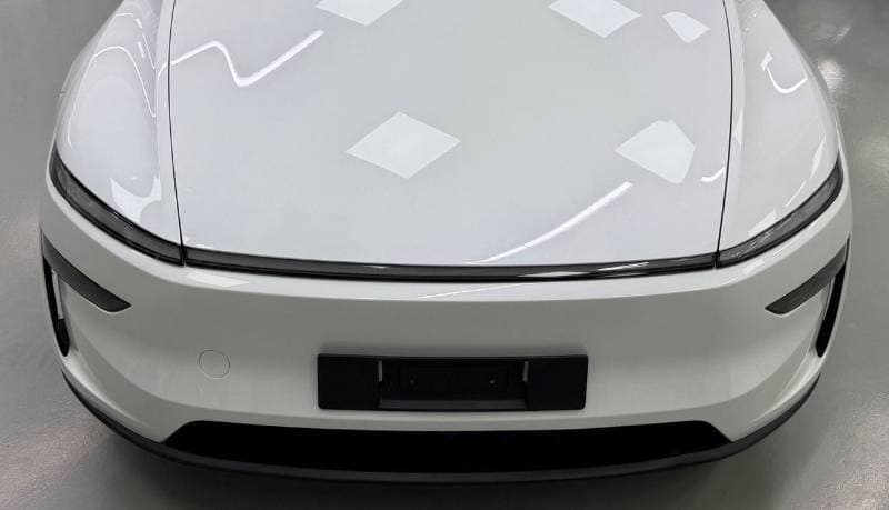 2025 Tesla Model Y LONG RANGE thumbnail 3