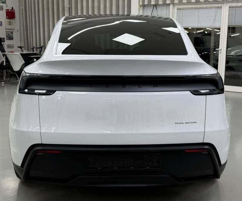 2025 Tesla Model Y LONG RANGE thumbnail 4
