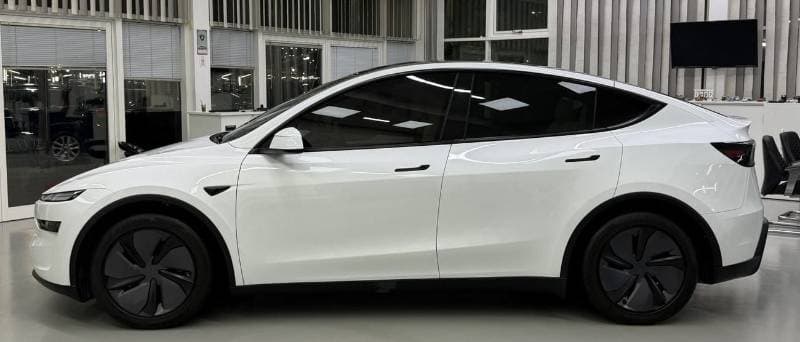 2025 Tesla Model Y LONG RANGE thumbnail 5