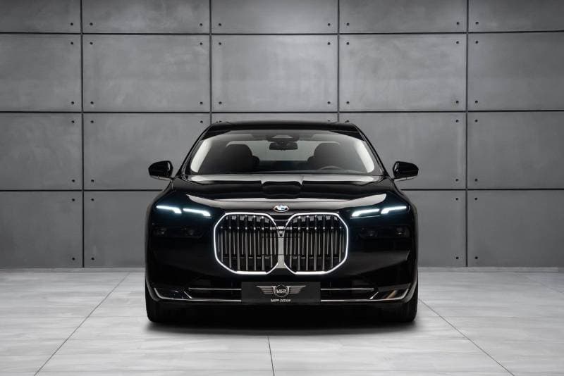 2024 BMW 735i M SPORT thumbnail 2