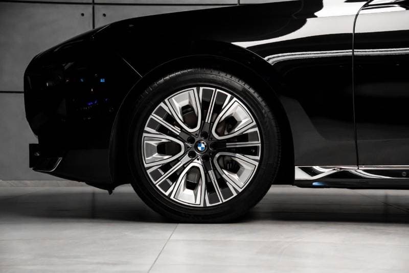 2024 BMW 735i M SPORT thumbnail 5