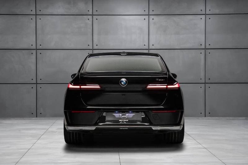 2024 BMW 735i M SPORT thumbnail 6