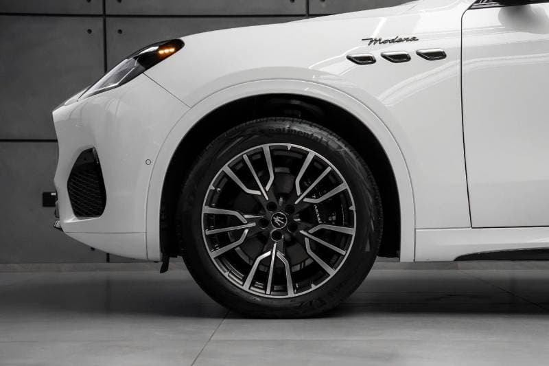 2024 Maserati Grecale MODENA thumbnail 4
