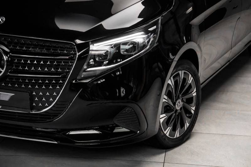 2025 Mercedes Benz V300 AVANTGARDE thumbnail 4