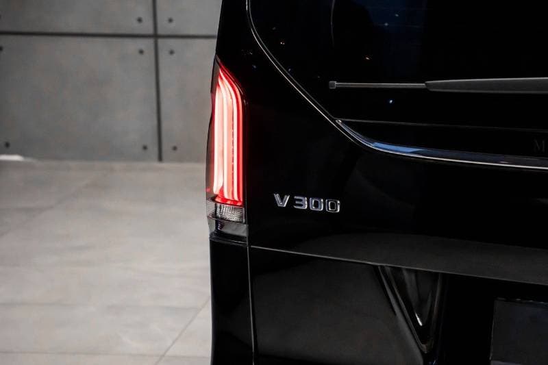 2025 Mercedes Benz V300 AVANTGARDE thumbnail 8