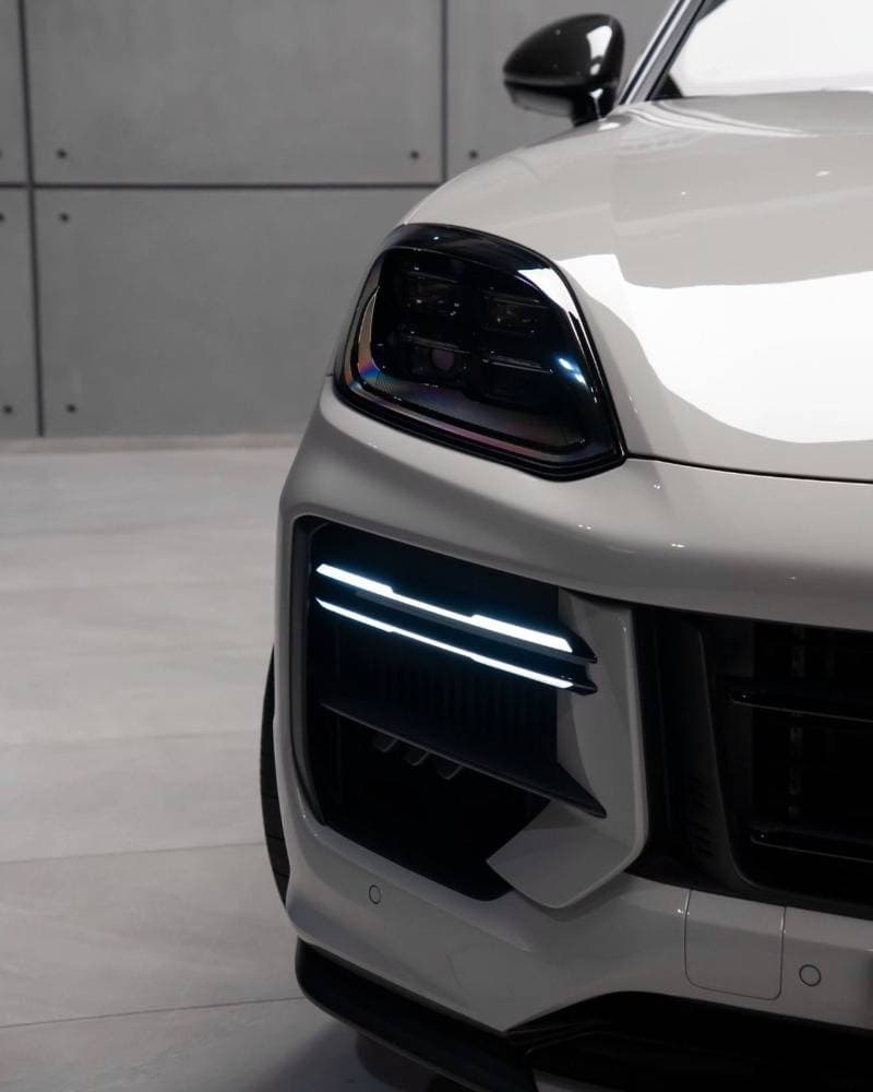 2024 Porsche Cayenne TURBO GT thumbnail 3