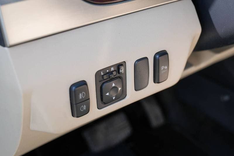 2017 Mitsubishi Pajero GLS MIDLINE thumbnail 7