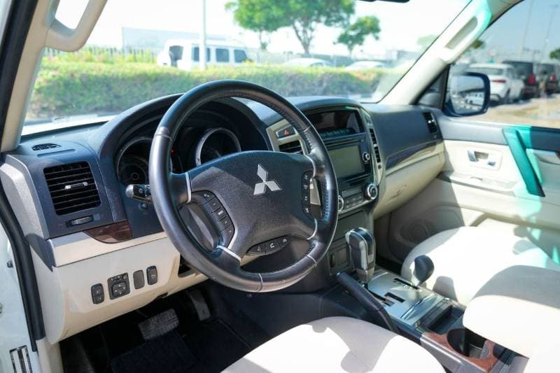 2017 Mitsubishi Pajero GLS MIDLINE thumbnail 8