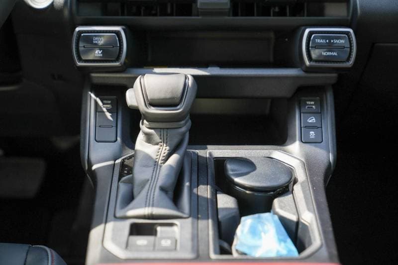 2026 Toyota RAV4 ADVENTURE thumbnail 7