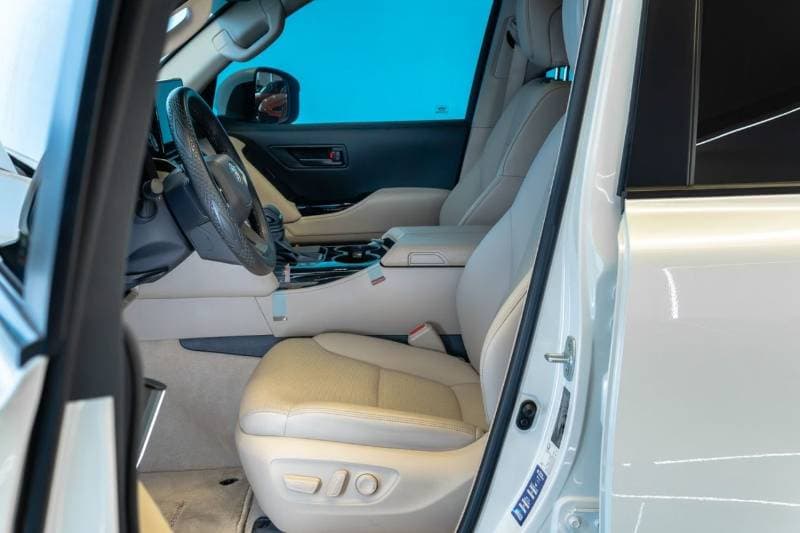 2024 Toyota Land Cruiser GXR thumbnail 6