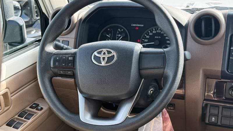 2025 Toyota Land Cruiser Pick Up thumbnail 4