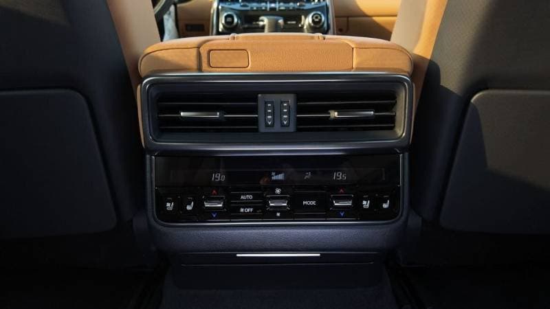 2026 Lexus LX600 SIGNATURE thumbnail 4