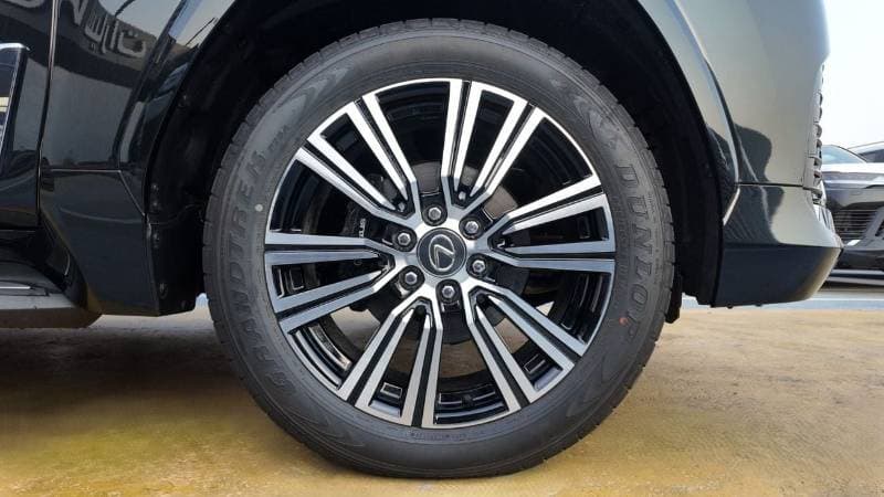 2026 Lexus LX600 SIGNATURE thumbnail 6