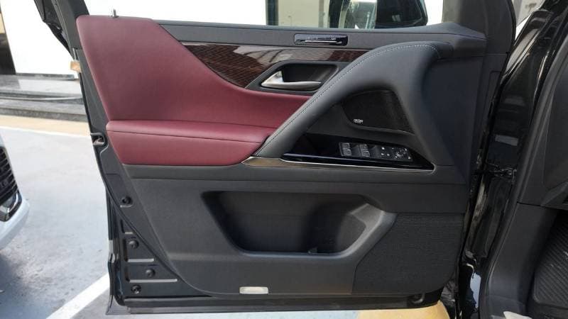 2026 Lexus LX600 SIGNATURE thumbnail 7