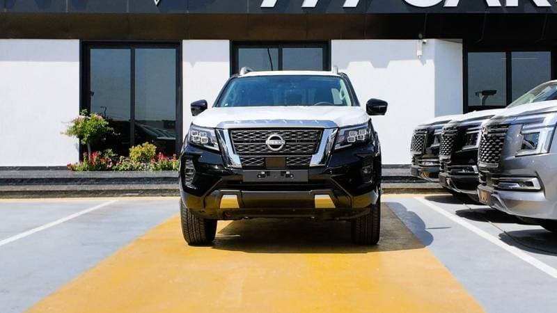 2025 Nissan Navara thumbnail 2