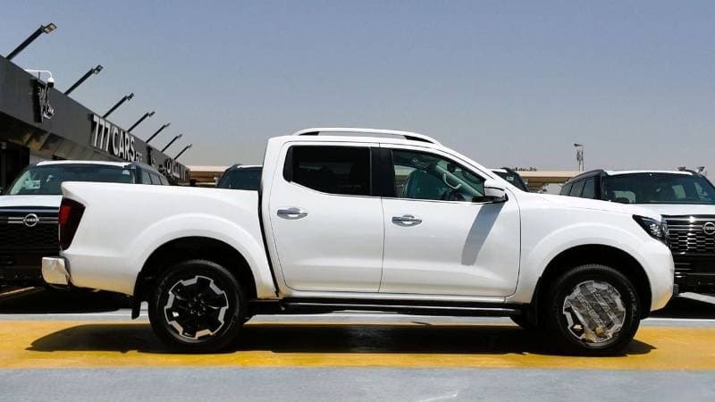 2025 Nissan Navara thumbnail 6