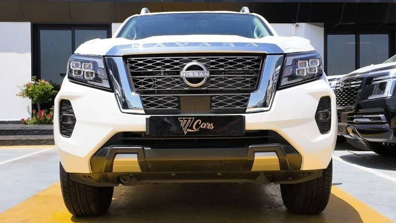 2025 Nissan Navara thumbnail 3