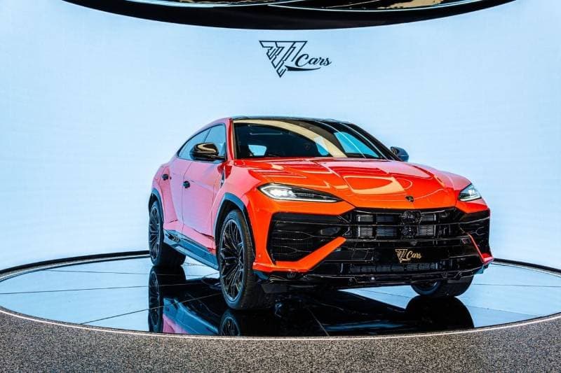 2026 Lamborghini Urus SE thumbnail 2