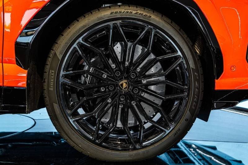 2026 Lamborghini Urus SE thumbnail 5