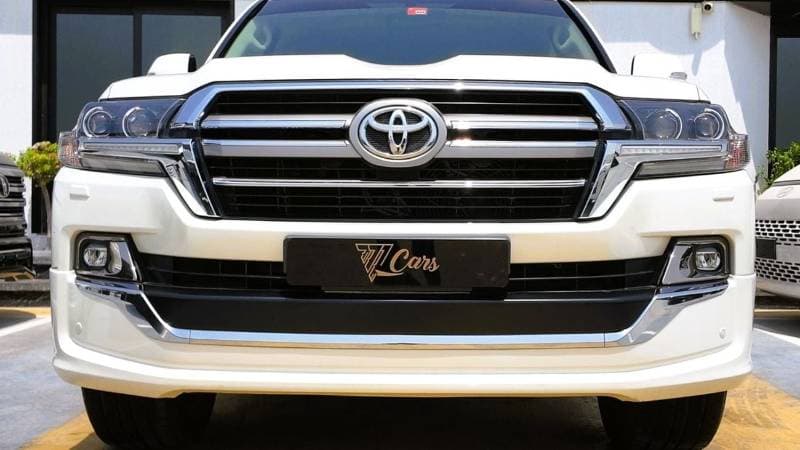 2019 Toyota Land Cruiser GXR thumbnail 2