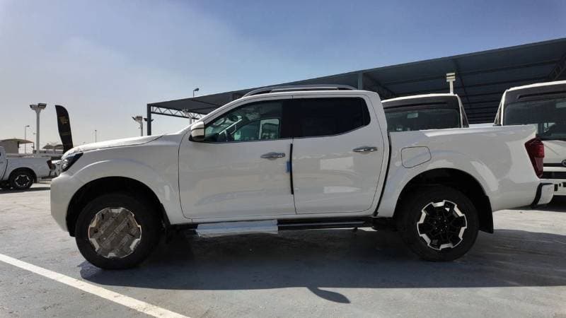 2025 Nissan Navara thumbnail 2