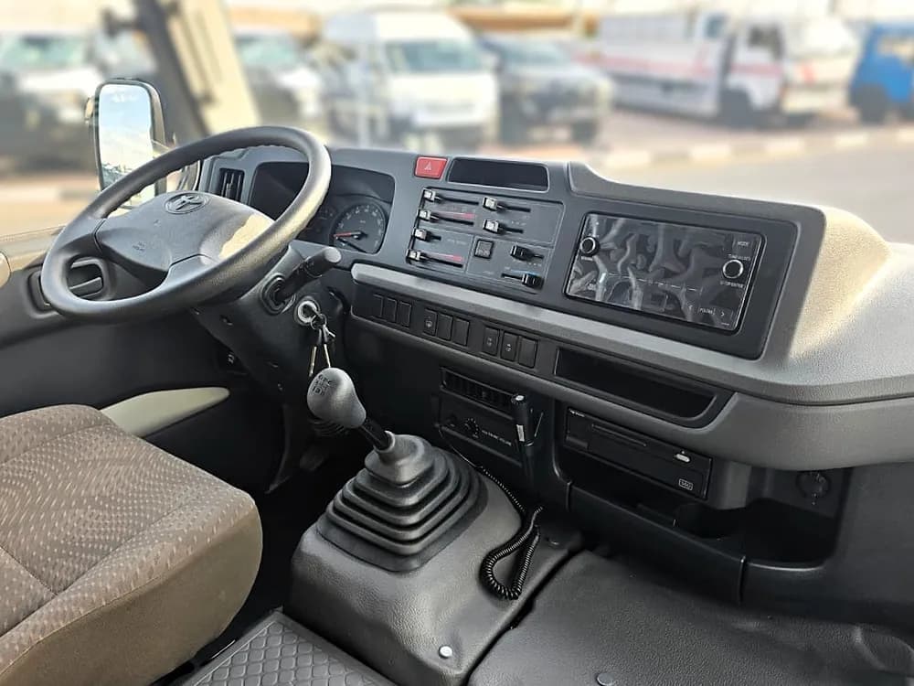 2026 Toyota Coaster thumbnail 10