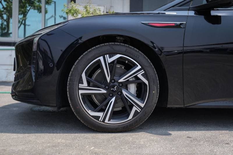 2025 HONGQI Eh7 85 KWH RWD thumbnail 5