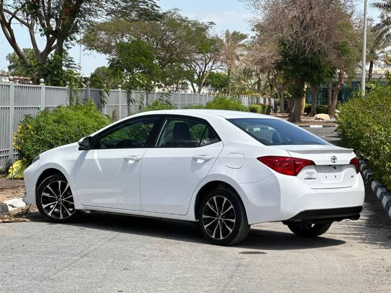 2017 Toyota Corolla thumbnail 6