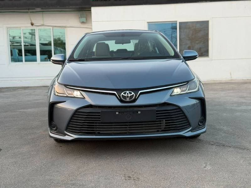 2025 Toyota Corolla XLI thumbnail 3