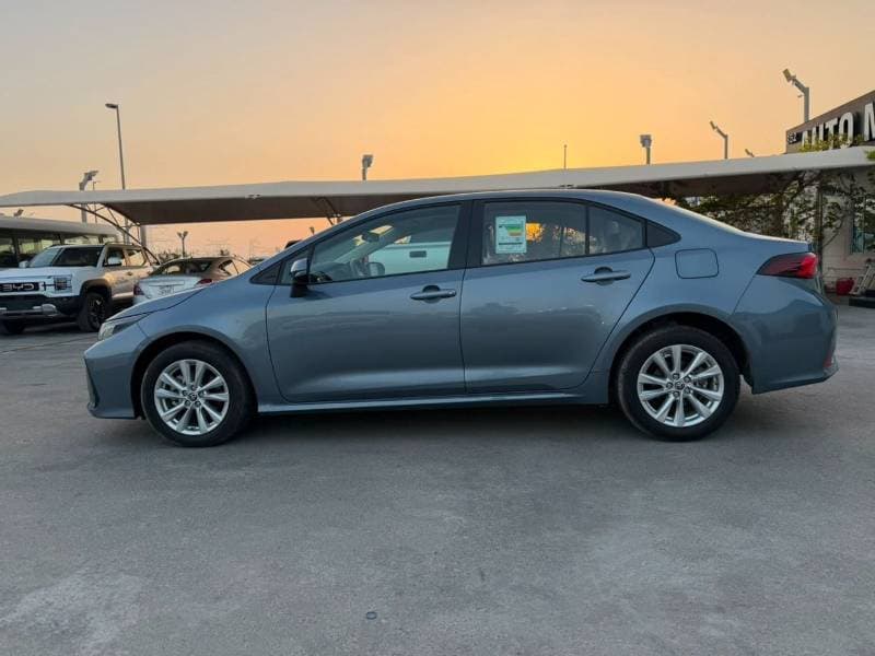 2025 Toyota Corolla XLI thumbnail 6
